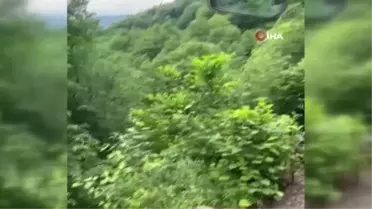 Giresun'da Heyelan Nedeniyle Yolun Çökme Anı Görüntülendi
