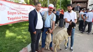 Depremlerde hayvanları telef olan yetiştiricilere bedelsiz hayvan dağıtımı yapılıyor