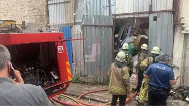 FATİH'te Depo Yangını: Tarihi Yarımada'da Dumanlar Yükseldi
