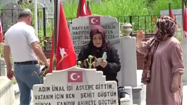 Arefe günü şehitlikte hüzün
