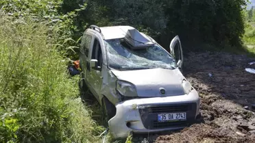 Uşak'ta Hafif Ticari Araç Takla Attı: 2 Ölü, 2 Yaralı