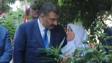 Bakan Koca, Hatay'da Mezarlıkları Ziyaret Etti