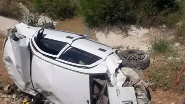 Malatya'da Otomobil Şarampole Devrildi: 3 Yaralı