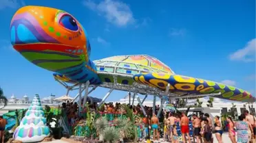 Antalya'da Tatilciler Su Parklarına Akın Ediyor