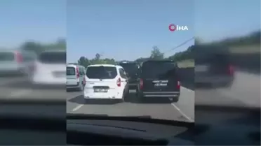 Arnavutköy'de trafikte inatlaşma kazaya neden oldu