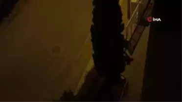 Direnen kadını bir yumrukla yere savurdu, mahalleli tepki gösterince kaçtı