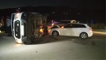 Amasya'da minibüs ile otomobil çarpıştı: 3'ü çocuk, 14 kişi yaralandı