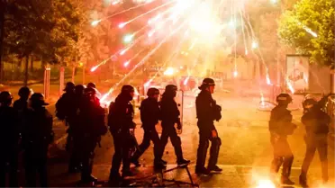 Fransa'da protestolar sürerken Şanzelize'de tahliye kararı