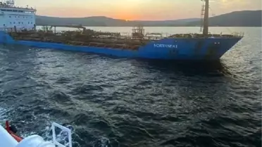 Çanakkale Boğazı'nda Arızalanan Tanker Demirleme Sahasına Çekildi