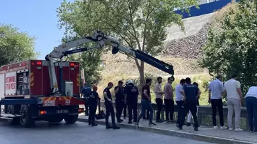 İstanbul Ümraniye'de Viyadük Altındaki Derede Erkek Cesedi Bulundu