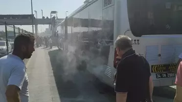 Bakırköy'de arızalanan metrobüsteki yolcular tahliye edildi