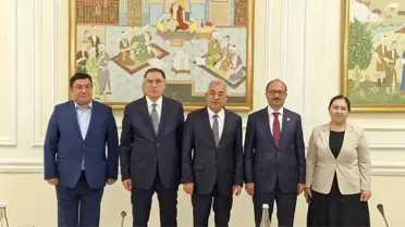 Kamu Başdenetçisi Şeref Malkoç, Özbekistan'da Yasama Meclisi Başkanı ile görüştü