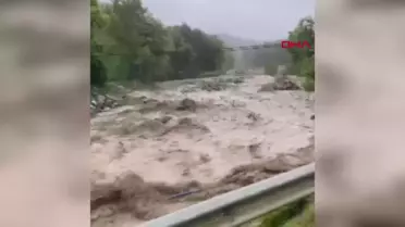 Karabük'te Sel Nedeniyle Yollar Ulaşıma Kapandı