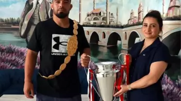 Yusuf Can Zeybek, eşiyle birlikte Tarihi Kırkpınar Yağlı Güreşleri'nde zaferi kutladı