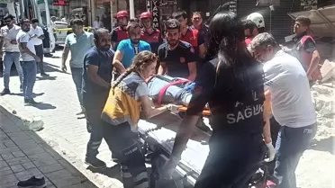 Osmaniye'de deprem hasarı nedeniyle çöken binada 3 kişi yaralandı