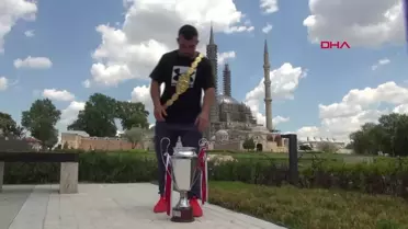 Başpehlivan Zeybek'in eşi Kemeri alırsan boynuna atlarım diye ahdetmiştim