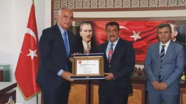 Malatya'da 'Fahri Hemşehrilik Beratı' Verildi