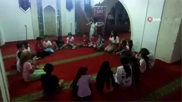 Çocuklar Yelmaniye Camii'nde Kur'an öğreniyor ve sosyalleşiyor