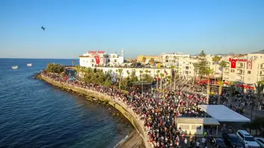 SOLOTÜRK, Kıbrıs'ta gösteri uçuşu gerçekleştirdi