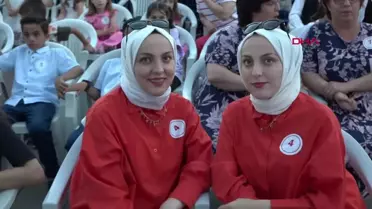 Ünye'de düzenlenen 'En Benzer İkiz' yarışmasında birinci olan kardeşler