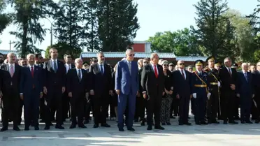 Cumhurbaşkanı Erdoğan, Lefkoşa'daki Atatürk Anıtı'na çelenk bıraktı
