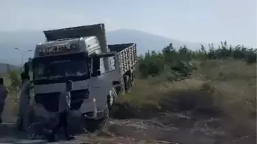 İnegöl'de freni boşalan kamyon yoldan çıktı: 1 yaralı