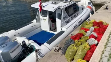 İzmir Körfezi'nde Kaçak Midye Operasyonu: 1,4 Ton Midye Ele Geçirildi