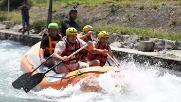 Rize'de 12. Tulum ve Kemençe Festivali kapsamında rafting ve tahta araba yarışması düzenlendi