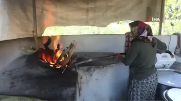 Depremzede kadınların Afrika sıcağında, tandır başında zorlu mesaisi