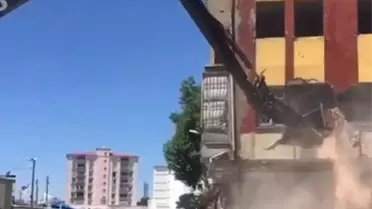 Elbistan'da Depremde Yıkım Ekiplerinin Çalıştığı Bina Çöktü