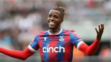 Galatasaray, Wilfried Zaha'yı karşılamak için taraftarlarını havaalanına davet etti