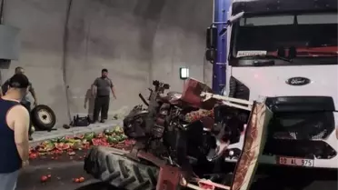 Çanakkale'de Kamyon Traktöre Çarptı: Traktör Sürücüsü Yaralandı
