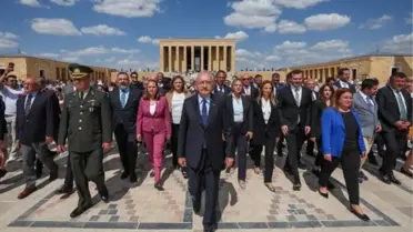 Kılıçdaroğlu, Lozan Barış Antlaşması'nın 100. yıl dönümü için Anıtkabir'i ziyaret etti