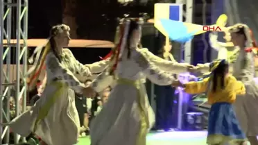 Ukraynalı Dans Ekibi Rize'de Savaş Karşıtı Gösteri Yaptı