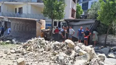 Kuşadası'nda freni boşalan kamyon 9 kişinin yaralanmasına neden oldu