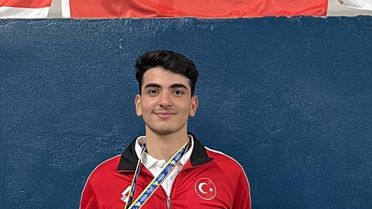 Furkan Büyükgöze İşitme Engelliler Dünya Badminton Şampiyonası'nda gümüş madalya kazandı
