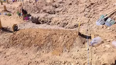 Malatya'da Eşi Tarafından Bıçaklanarak Öldürülen Büşra Alper'in Cenazesi Toprağa Verildi
