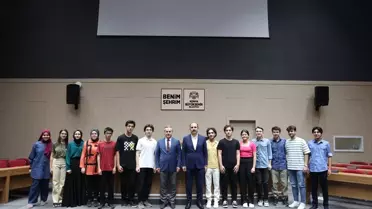 Konya Büyükşehir Belediye Başkanı Uğur İbrahim Altay, YKS'de başarılı olan öğrencilerle buluştu
