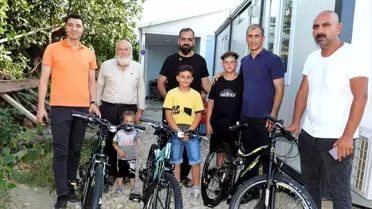 Samandağ Kaymakamı Mehmet Aksu, depremzedelerle görüştü