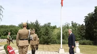 Dışişleri Bakanı Hakan Fidan, Macaristan'da Türk Şehitliği'ni ziyaret etti