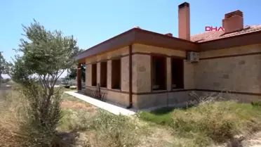 TBMM Çevre Komisyonu Başkanı Murat Kurum, Manavgat yangınında felçli eşiyle kalan İbrahim Deniz'i ziyaret etti
