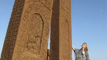 Oyuncu Wilma Elles, Bitlis'in Ahlat ilçesindeki tarihi ve doğal güzellikleri ziyaret etti
