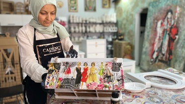 Konya'da Aynur Aydın, dekoratif boyama sanatında usta öğretici oldu