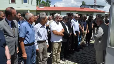 Kars'ta otobüs kazasında hayatını kaybeden kişi gözyaşlarıyla toprağa verildi