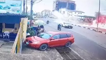 Nijerya'da Eğitim Uçağı Trafiğin Yoğun Olduğu Yola Düştü