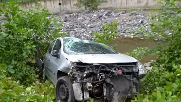 Trabzon Beşikdüzü'nde Otomobil Dereye Uçtu: 4 Yaralı