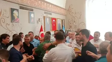 Antalya'da Belediye Başkanı ile İYİ Parti Grup Sözcüsü Arasında Arbede Çıktı