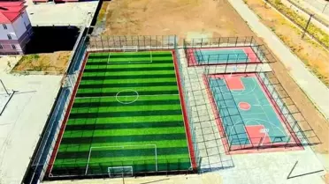 Van Büyükşehir Belediyesi tarafından Saray ilçesinde yapılan spor tesisi tamamlandı