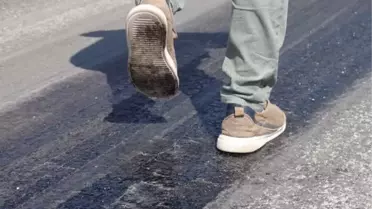 Denizli'de Hava Sıcaklığı Nedeniyle Asfalt Eridi