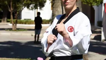 İzmirli Tekvandocu Esra Akbulak, Çin'deki Dünya Üniversite Yaz Oyunları'nda bronz madalya kazandı